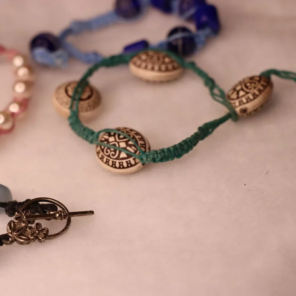 Set of 4 bracelets with glass beads and various colors great value pack